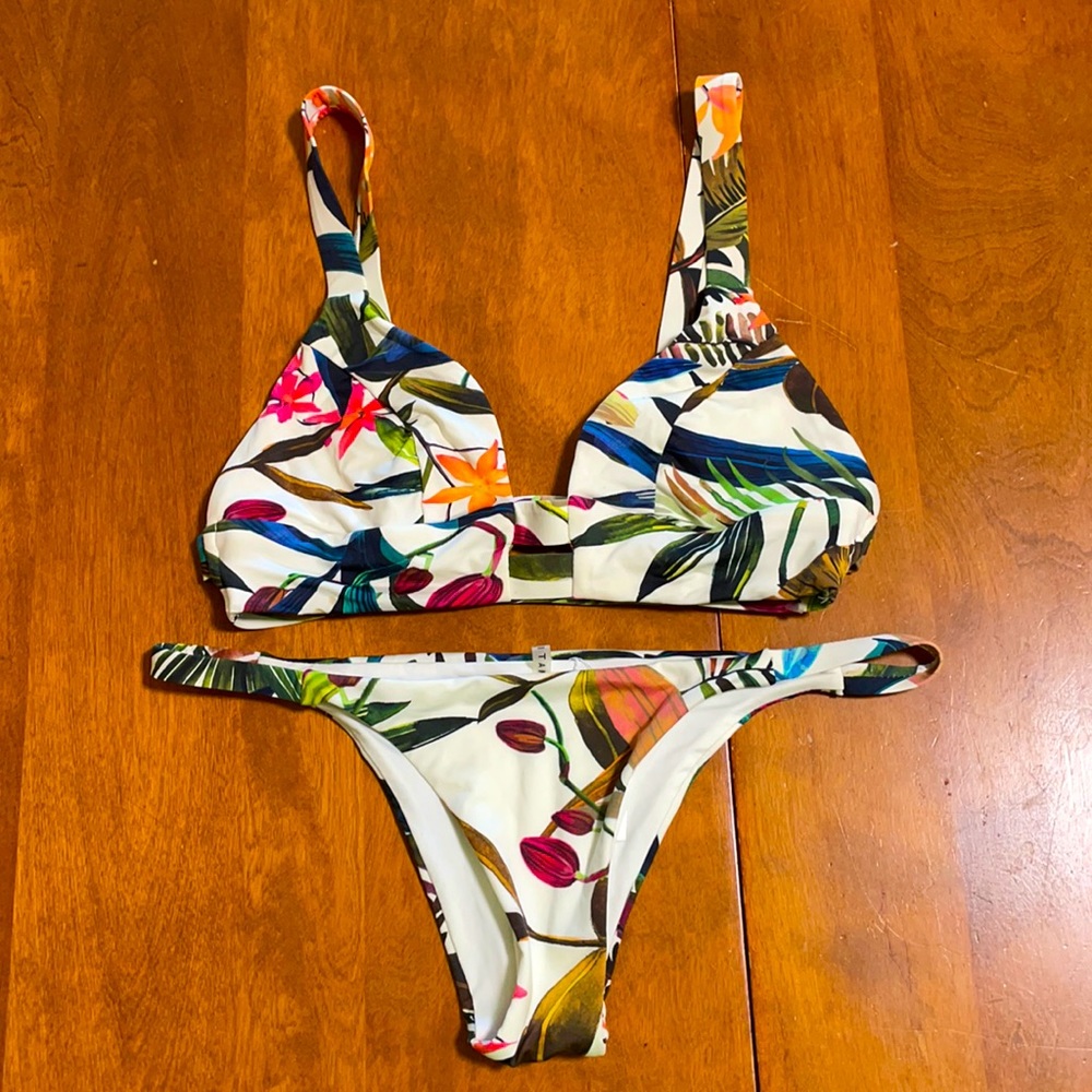 Vitamin A Swim Lush Life 2piece Bikini Set: Read details for size please!